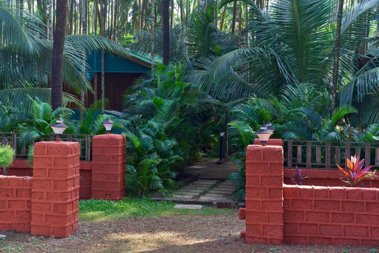 Tranquil Beach Resort Harihareshwar Exterior photo